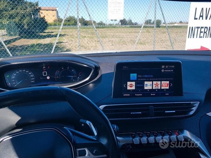 Usata Peugeot 3008 120 CV (88 kW) 2018 Berlina