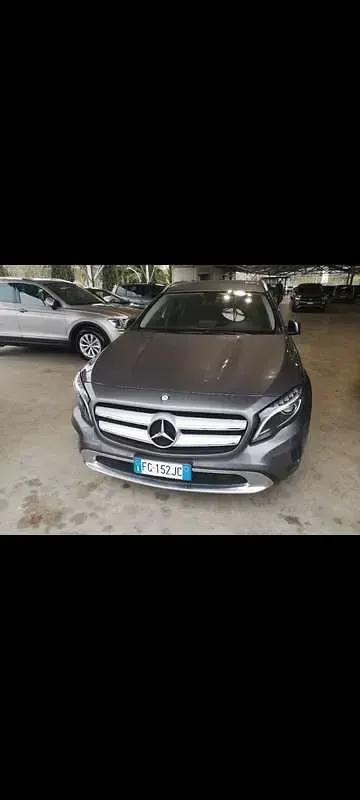 Usata Mercedes GLA200 Business 136 CV (100 kW) 2017 Grigio SUV