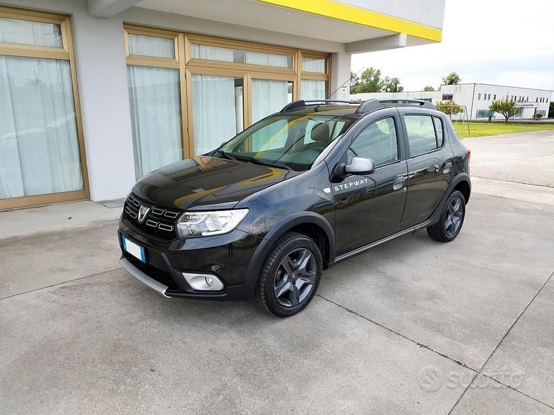 Usata Dacia Sandero Stepway 89 CV (65 kW) 2018 Nero Berlina