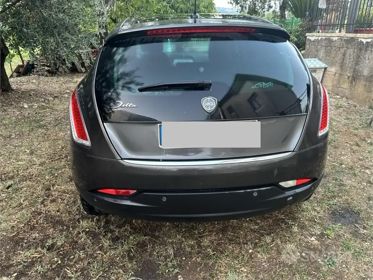 Usata Lancia Delta 120 CV (88 kW) 2009 Grigio Utilitaria