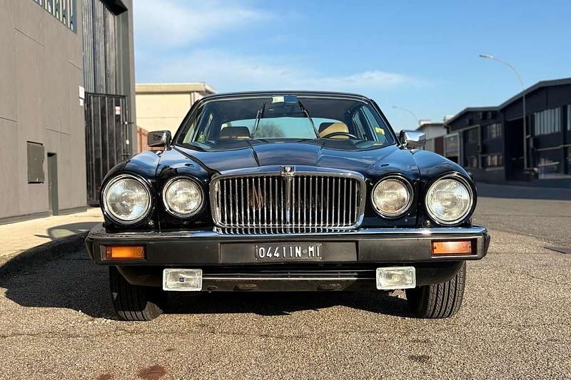 Usata Jaguar XJ6 204 CV (150 kW) 1981 Nero Berlina