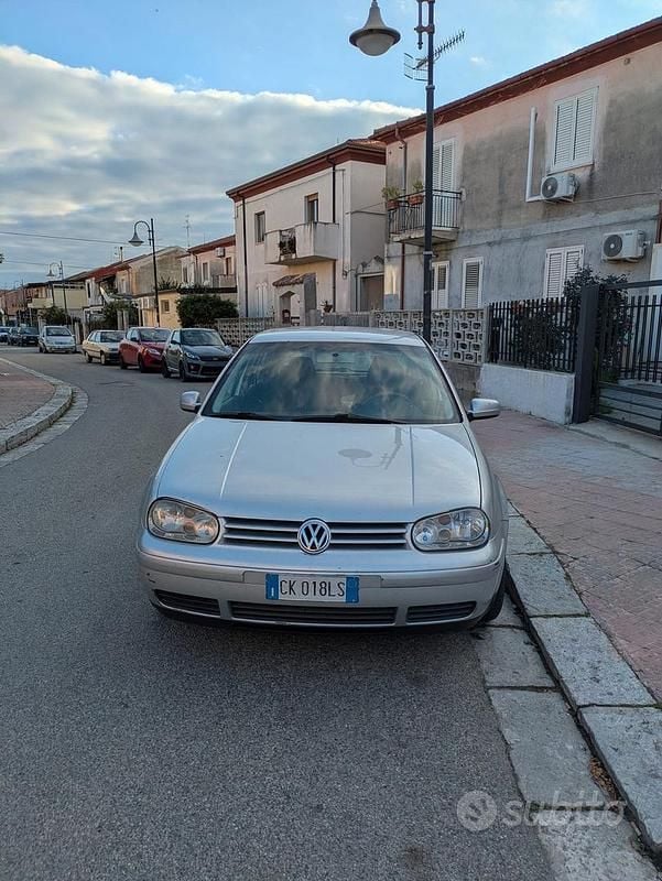 Grigio Usata 2004 VW Golf Tre volumi | 2500 € (Molto cara) - Immagine 1/4