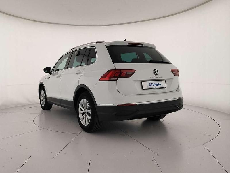 Usata VW Tiguan Life 131 CV (96 kW) 2022 Pure white SUV