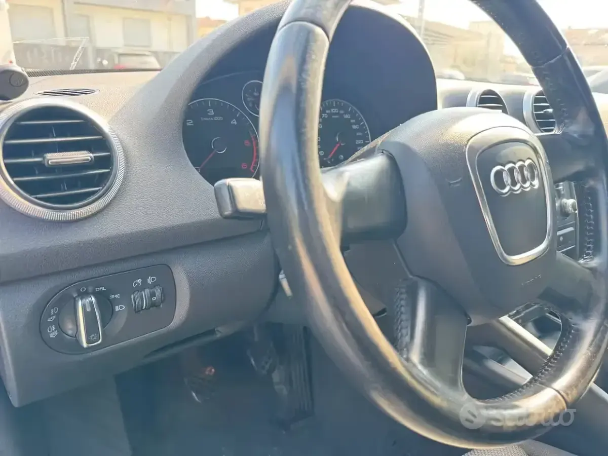 Usado Audi A3 Attraction 105 CV (77 kW) 2008 Negro Utilitario