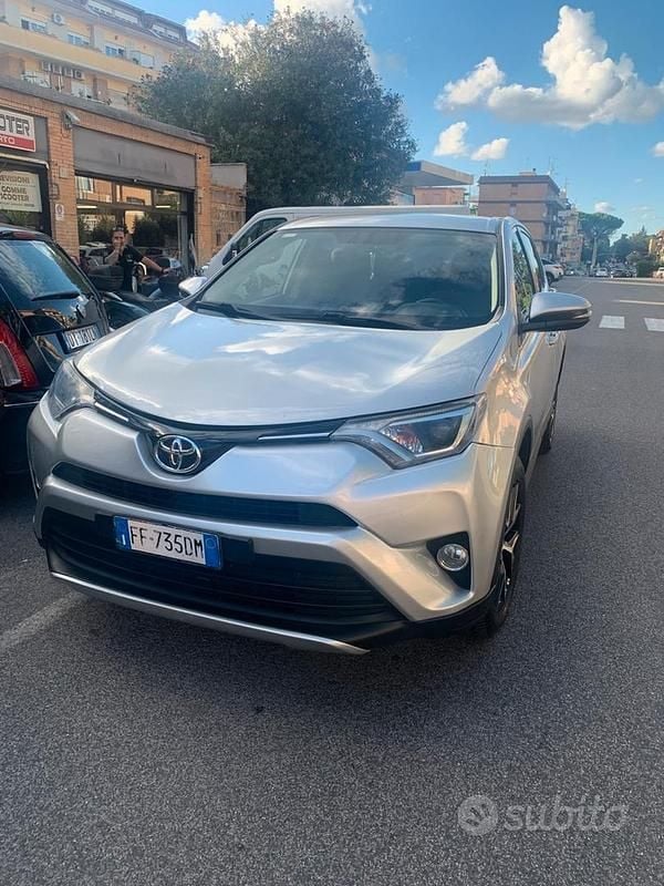 Usata Toyota RAV4 Business Edition 143 CV (105 kW) 2016 Argento SUV