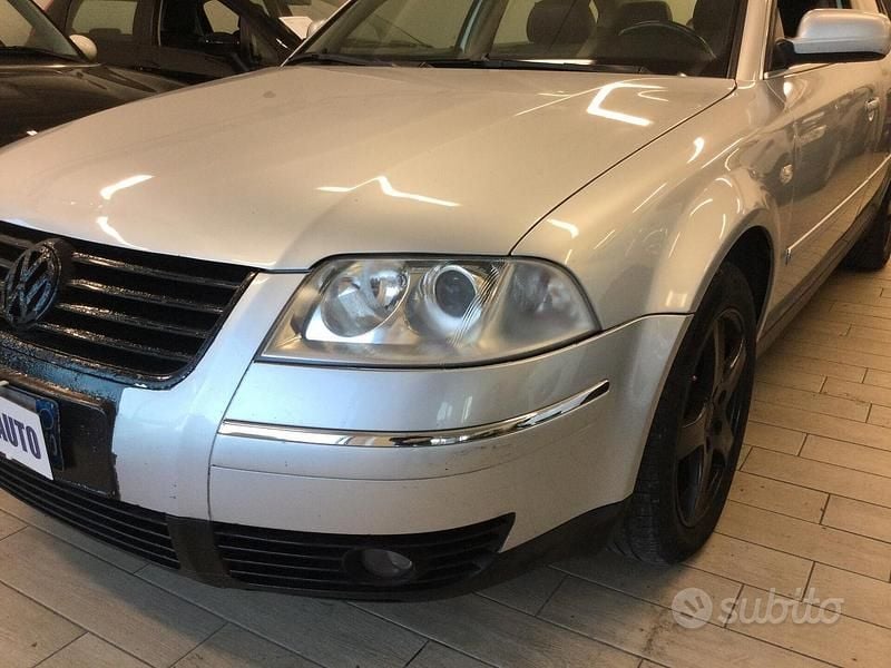 Usata VW Passat Highline 130 CV (95 kW) 2004 Grigio Berlina