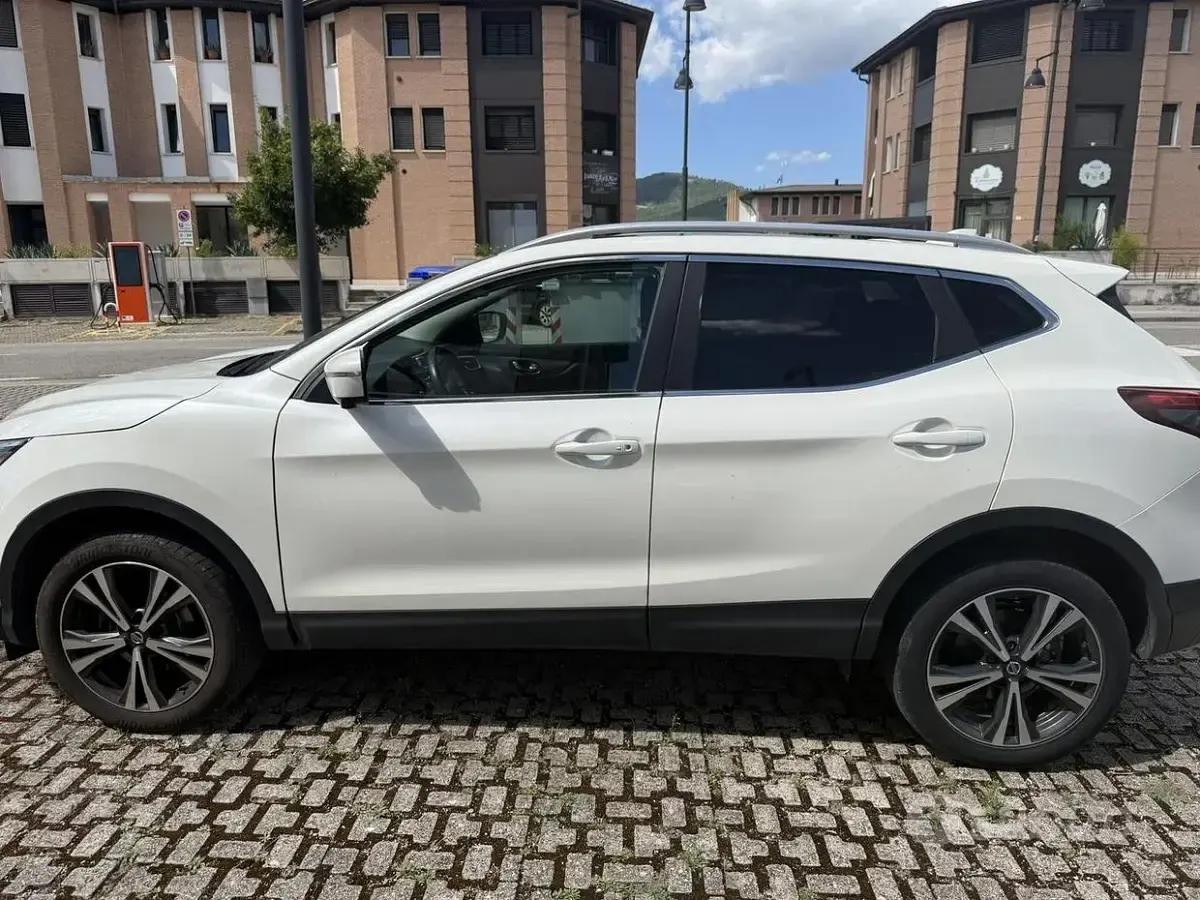 Usata Nissan Qashqai N-Connecta 116 CV (85 kW) 2019 Bianco SUV