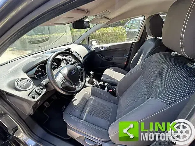 Usata Ford Fiesta Titanium 75 CV (55 kW) 2016 Grigio Utilitaria