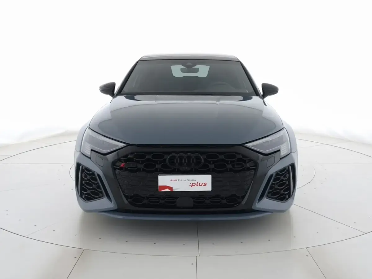 Usata Audi RS3 Comfort 400 CV (294 kW) 2023 Grigio kemora metallizzato Berlina