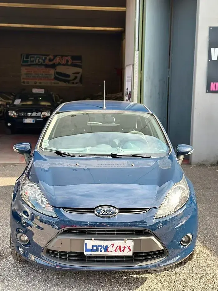Usata Ford Fiesta Titanium 70 CV (51 kW) 2011 Bluazzurro Berlina
