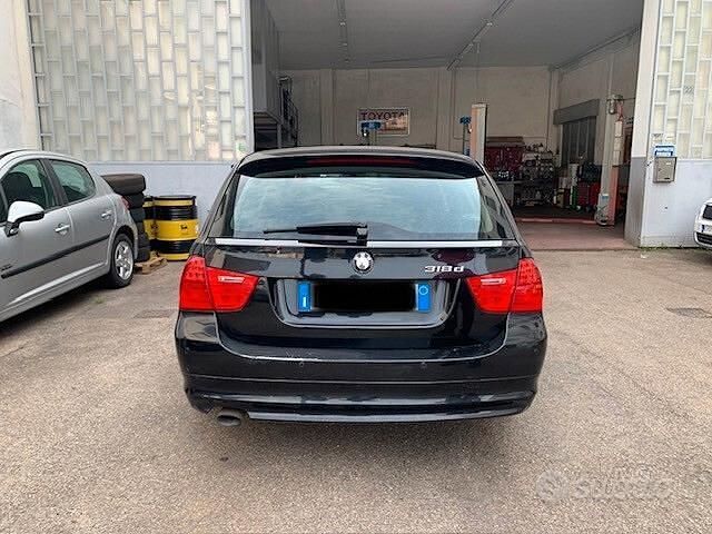 Usata BMW 318 143 CV (105 kW) 2009 Nero Station wagon