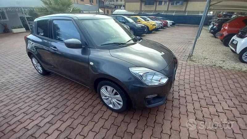 Usata Suzuki Swift 90 CV (66 kW) 2020 Grigio Berlina