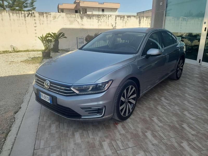 Usata VW Passat GTE 218 CV (160 kW) 2018 Grigio Berlina