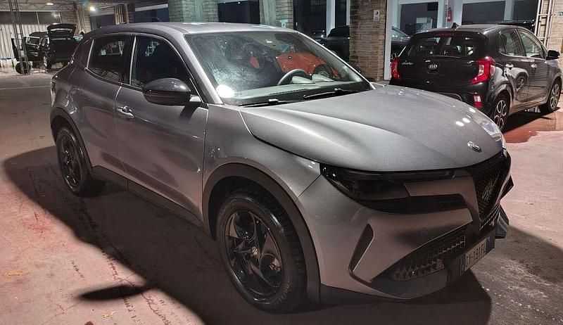 Second-hand Alfa Romeo Junior 136 CP (100 kW) 2025 Gri SUV