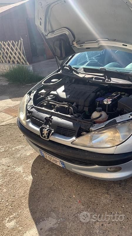 Usata Peugeot 206 68 CV (50 kW) 2003 Grigio Utilitaria