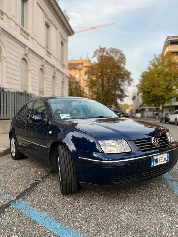 Usata 2000 VW Bora Highline Tre volumi | 4490 € (Molto cara) - Immagine 1/4