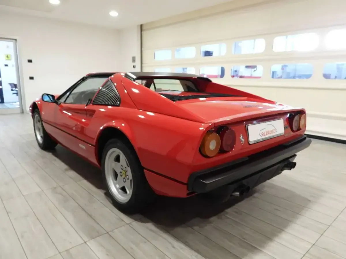Usata Ferrari 308 235 CV (172 kW) 1984 Rosso corsa fer 300/12 Cabrio