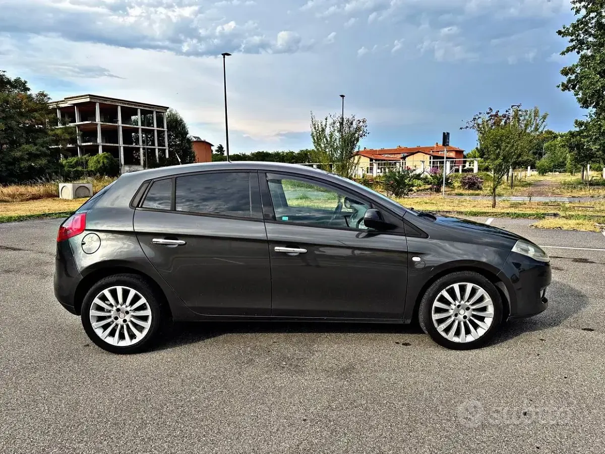 Usata Fiat Bravo 120 CV (88 kW) 2011 Grigio Utilitaria