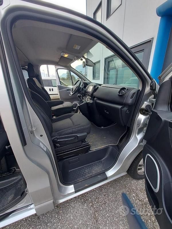 Usata Opel Vivaro 2015 Grigio Monovolume