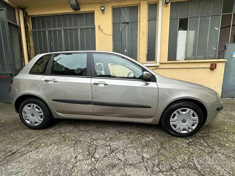 Usata Fiat Stilo Dynamic 105 CV (77 kW) 2002 Grigio Berlina