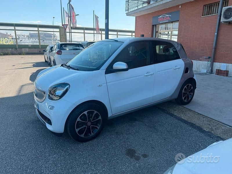 Usata Smart ForFour Passion 70 CV (51 kW) 2017 Bianco Utilitaria