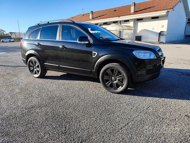 Nero Usata 2008 Chevrolet Captiva SUV | 3700 € (Buon prezzo) - Immagine 1/4