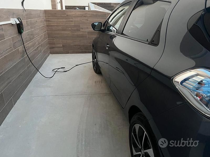 Grigio Usata 2017 Renault Zoe Intens Due volumi | 9500 € (Cara) - Immagine 1/3