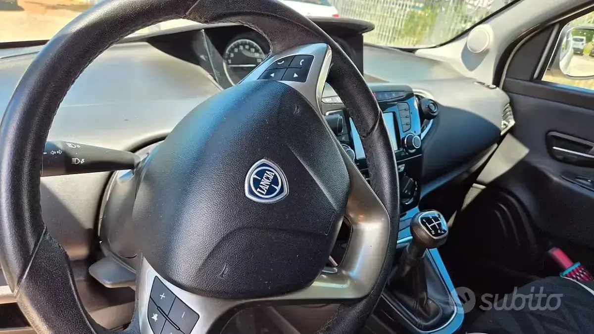 Usata Lancia Ypsilon 69 CV (50 kW) 2015 Utilitaria