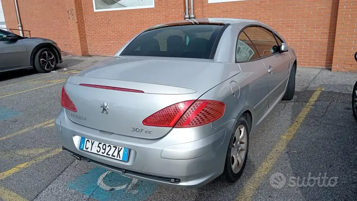 Usata Peugeot 307 CC 136 CV (100 kW) 2006 Argento Cabrio