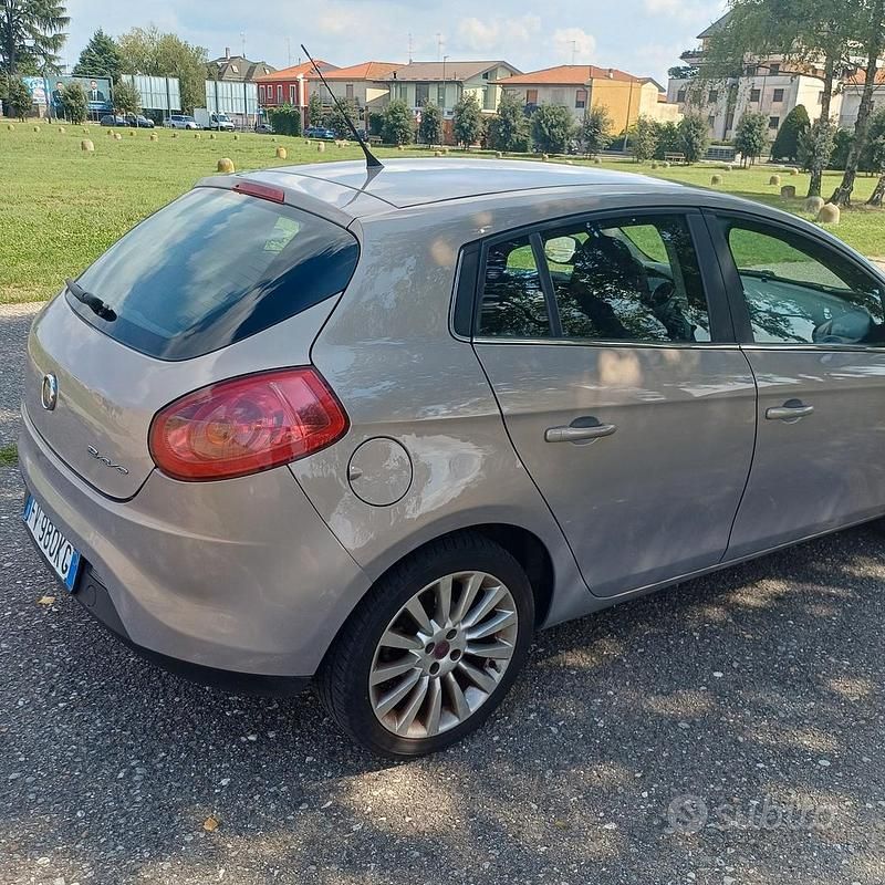 Usata Fiat Bravo 105 CV (77 kW) 2019 Marrone Utilitaria