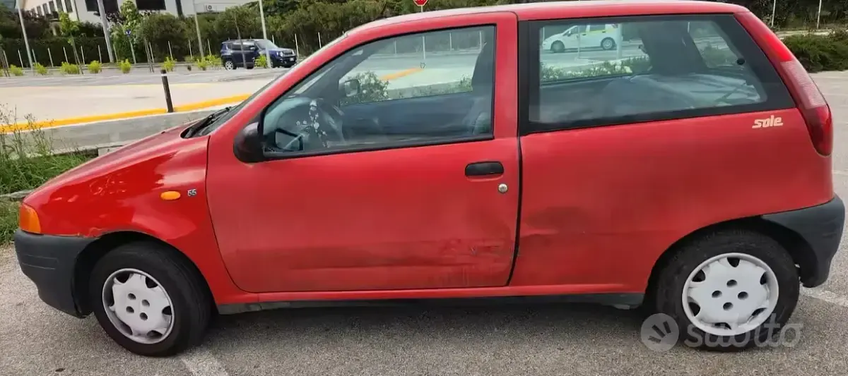 Begagnad Fiat Punto 54 HK (39 kW) 1998 Röd Sedan