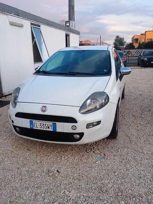 Usata Fiat Punto 95 CV (69 kW) 2012 Utilitaria