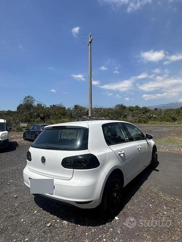 Usata VW Golf VI 140 CV (102 kW) 2010 Bianco Utilitaria