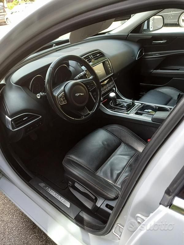 Usata Jaguar XE Prestige 180 CV (132 kW) 2015 Bianco Berlina