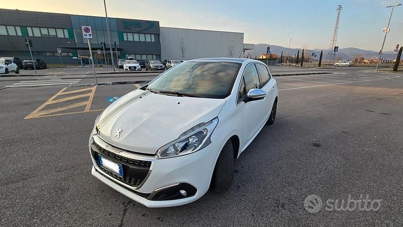 Usata Peugeot 208 Allure 75 CV (55 kW) 2016 Bianco Utilitaria