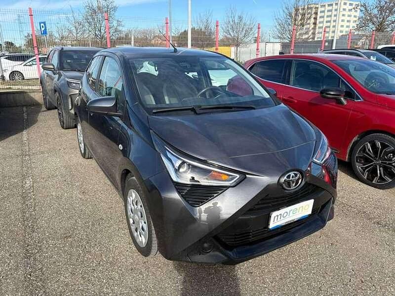 Usata Toyota Aygo X-play 72 CV (52 kW) 2021 Grigio Utilitaria