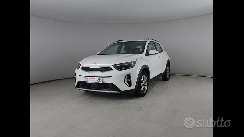 Bianco Usata 2023 Kia Stonic Urban SUV | 14.800 € (Buon prezzo) - Immagine 1/4