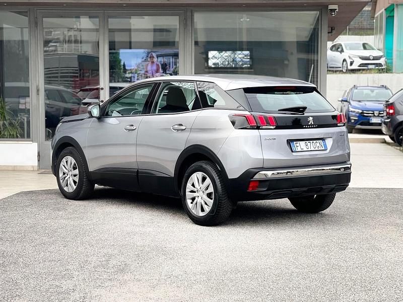 Usata Peugeot 3008 131 CV (96 kW) 2017 Argento SUV