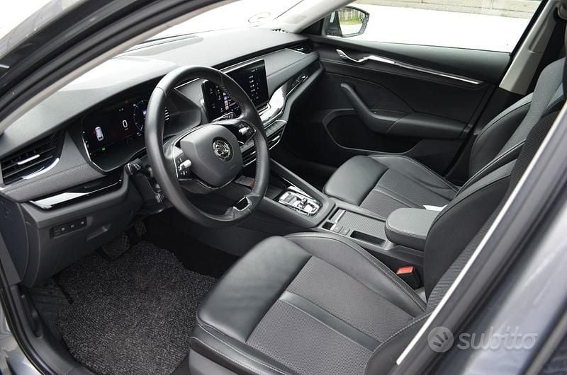 Usata Skoda Octavia Style 150 CV (110 kW) 2022 Grigio Station wagon