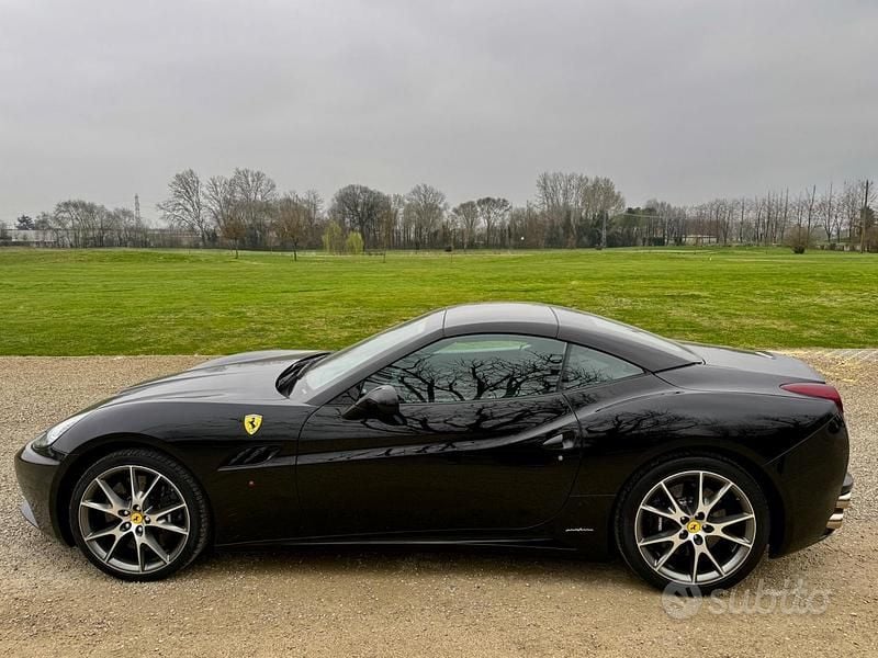 Usata Ferrari California 459 CV (337 kW) 2011 Nero Cabrio