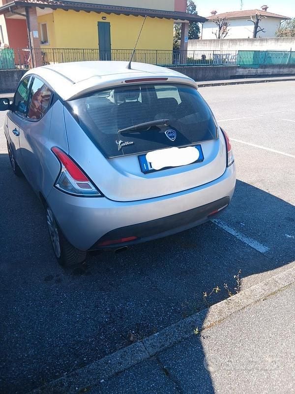 Usata Lancia Ypsilon 69 CV (50 kW) 2014 Grigio Utilitaria