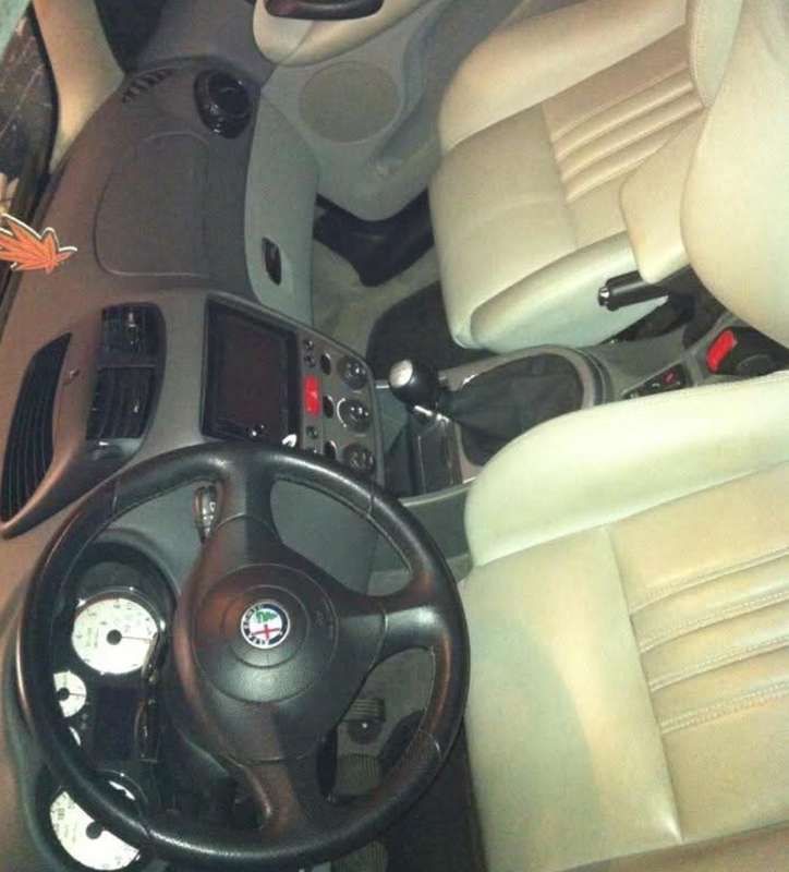 Usata 2005 Alfa Romeo 147 Distinctive Due volumi | 1500 € (Buon prezzo) - Immagine 1/4