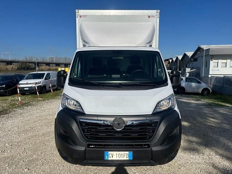 Usata Opel Movano 140 CV (102 kW) 2024 Bianco pastello Furgone