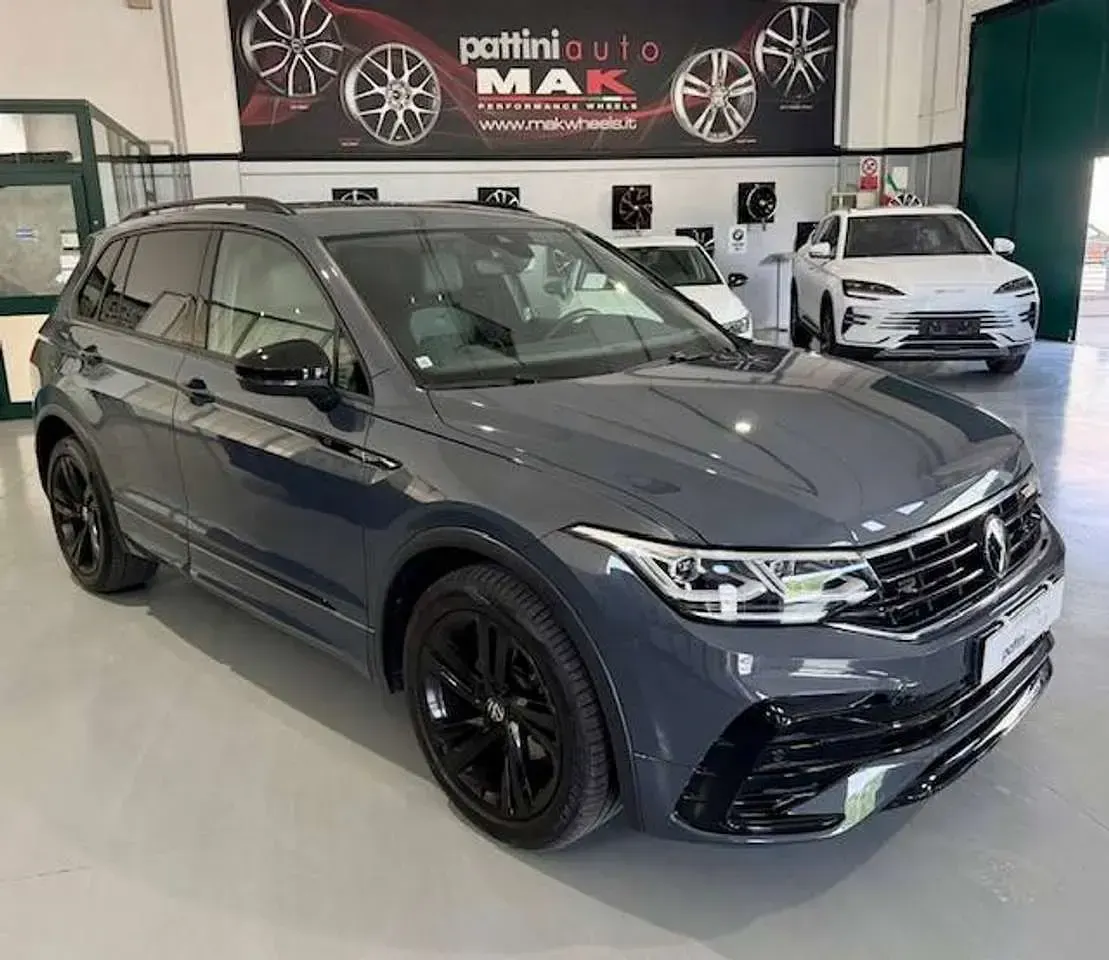 Usata VW Tiguan R-line 150 CV (110 kW) 2024 Grigio SUV