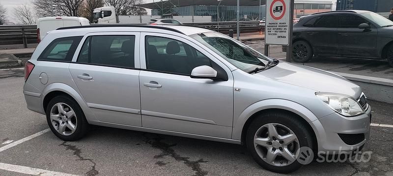 Usata Opel Astra 60 CV (44 kW) 2008 Station wagon