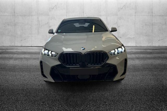 Usata BMW X6 M Sport 298 CV (219 kW) 2024 Grigio metallizzato SUV