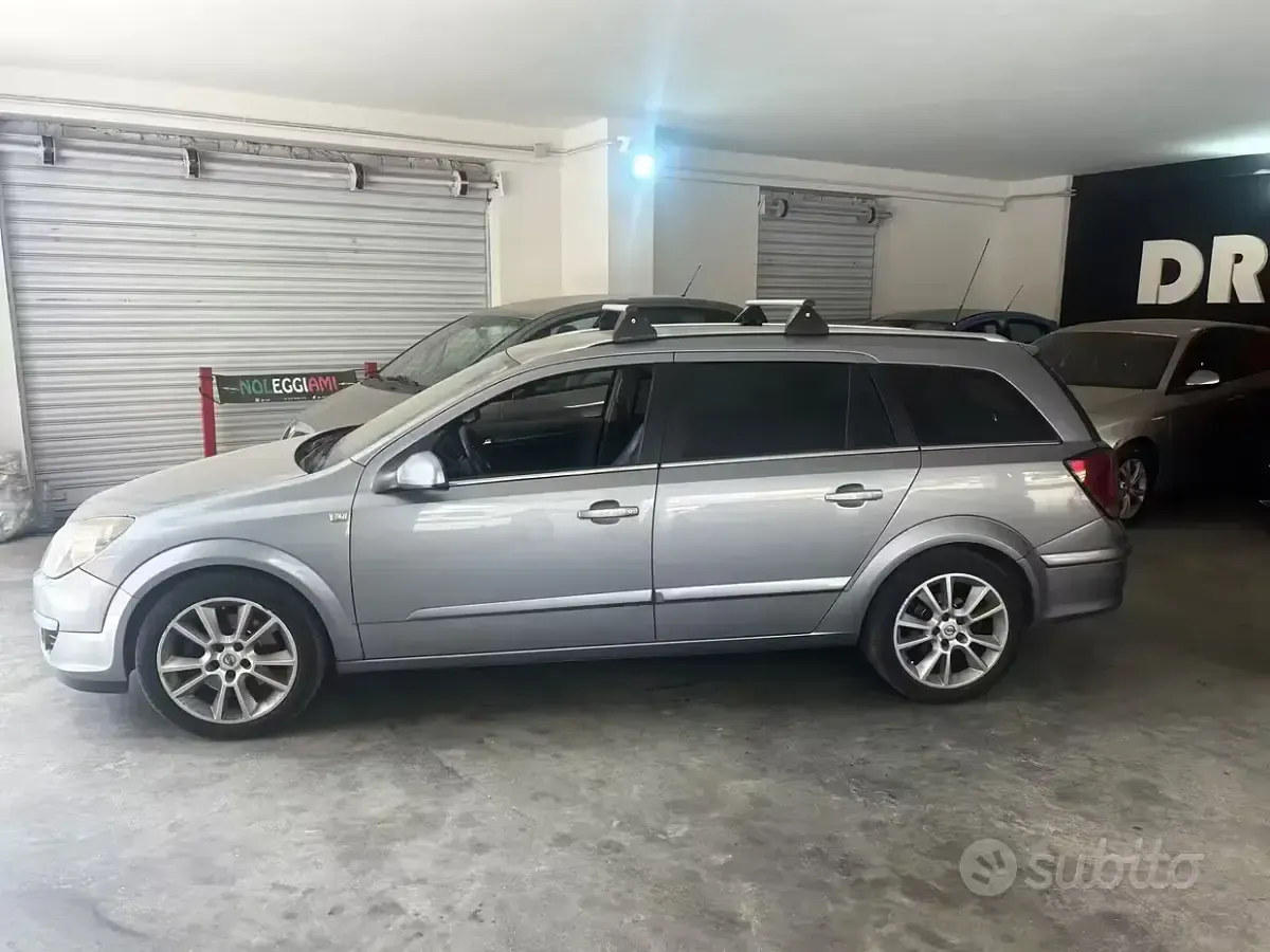 Usata Opel Astra Cosmo 120 CV (88 kW) 2005 Grigio Station wagon