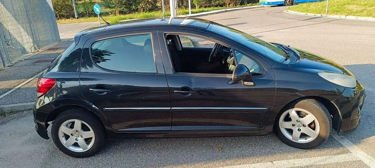 Usata Peugeot 207 68 CV (50 kW) 2011 Nero Berlina