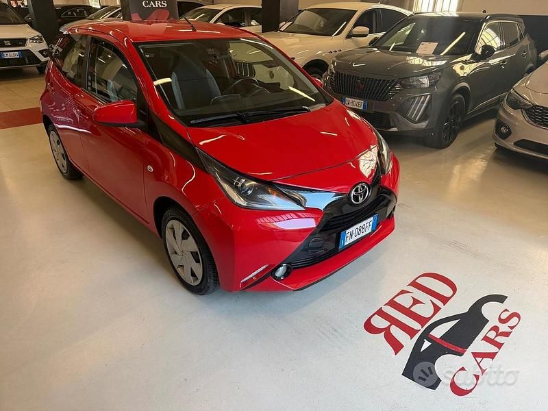 Usata Toyota Aygo X-play 69 CV (50 kW) 2018 Rosso Utilitaria