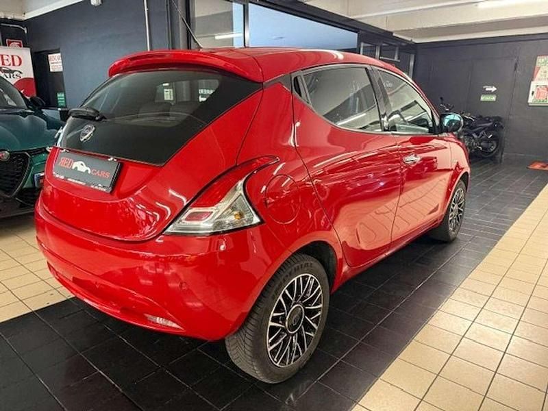 Usata Lancia Ypsilon Gold 69 CV (50 kW) 2019 Rosso Utilitaria